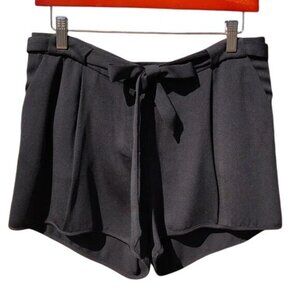 Guess Black Pleated Shorts W/ Tie Belt Medium 100% Polyester Zipper & Hook/Eye
